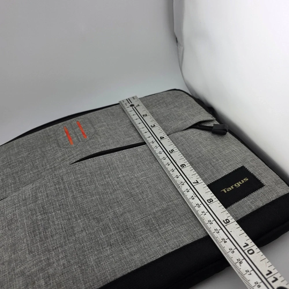 Targus Laptop Sleeve Case Black 14 Inch Zippered Pre-Owned‎